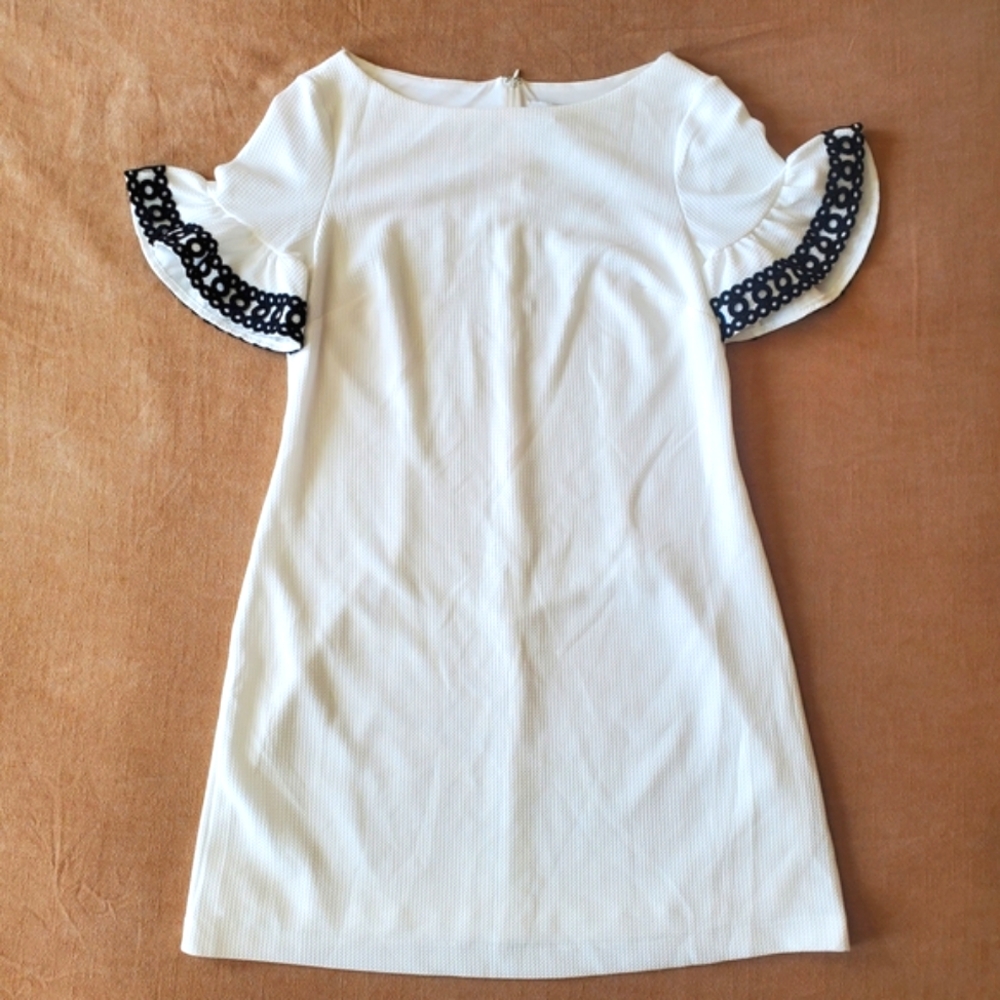 Elle Flutter Sleeve Shift Dress Medium